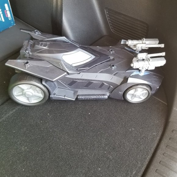 12" Batman with Batmobile and accessories - Picture 5 of 8